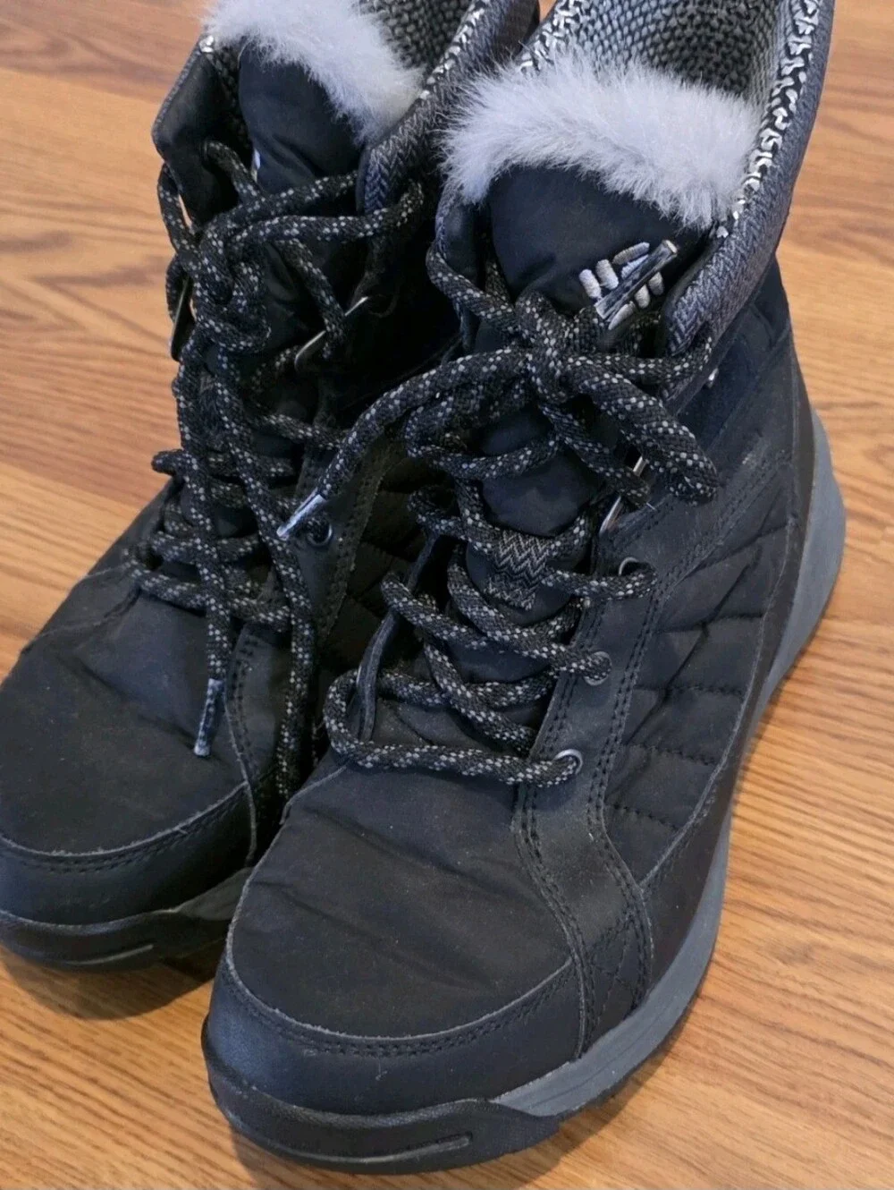 Columbia Women’s Meadows Shorty Omni-Heat 3D Boots Black Size 8